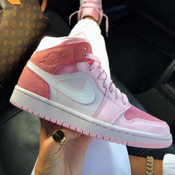 Authentic Jordan 1s digital pink - Picture 2 of 2
